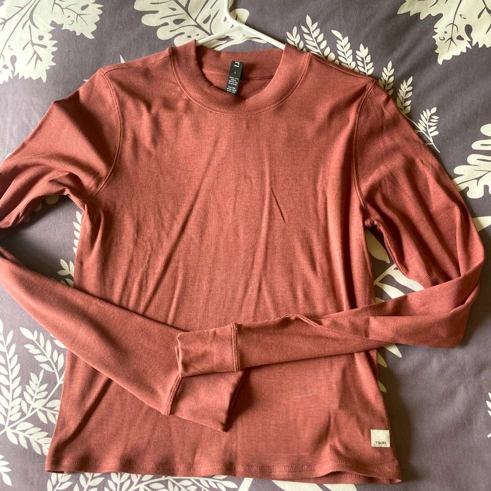 Vuori cropped mock neck ribbed size L